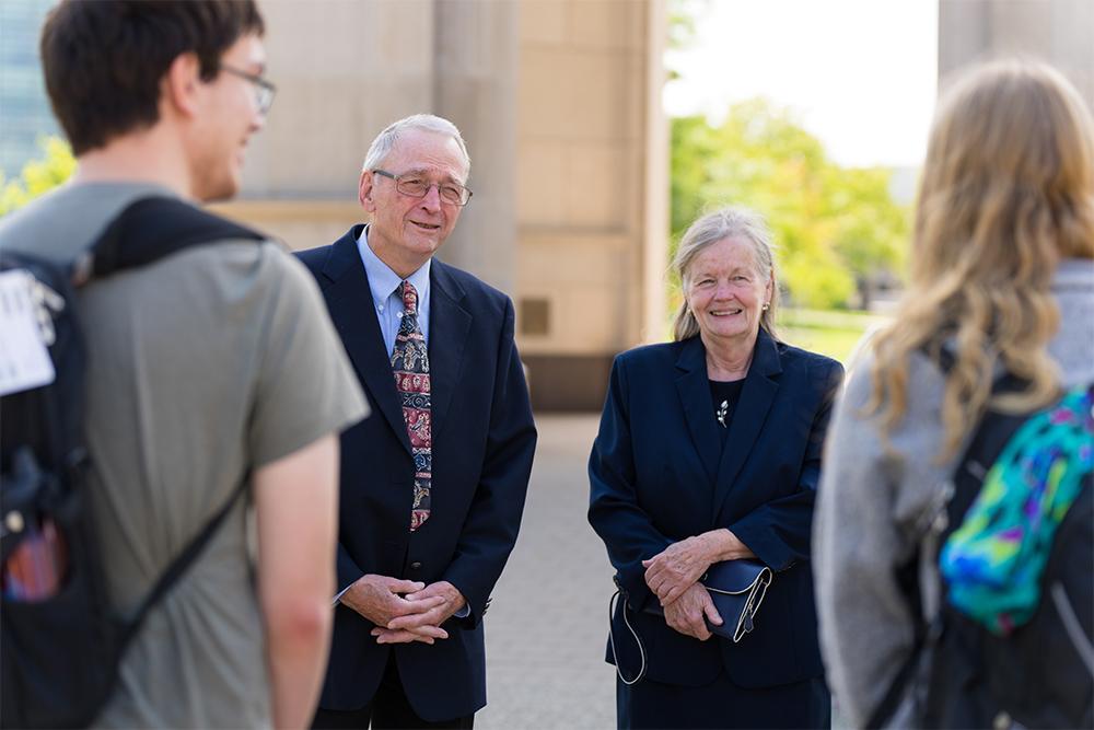 An image of the Dearloves talking with OUWB students